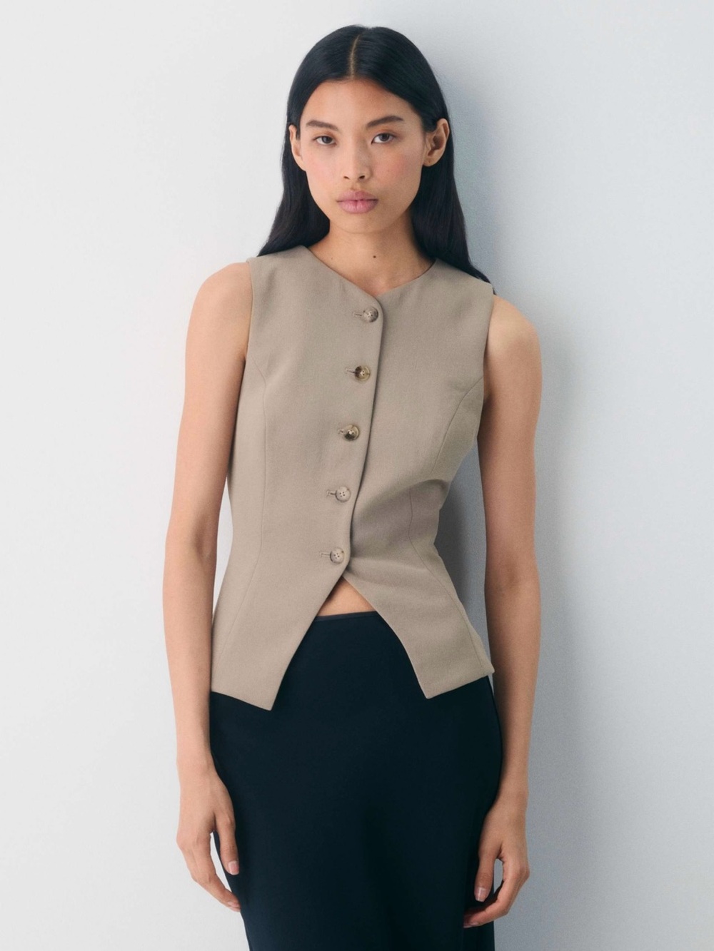 Wilfred Regal Vest - Crepette™ in Nomad Taupe